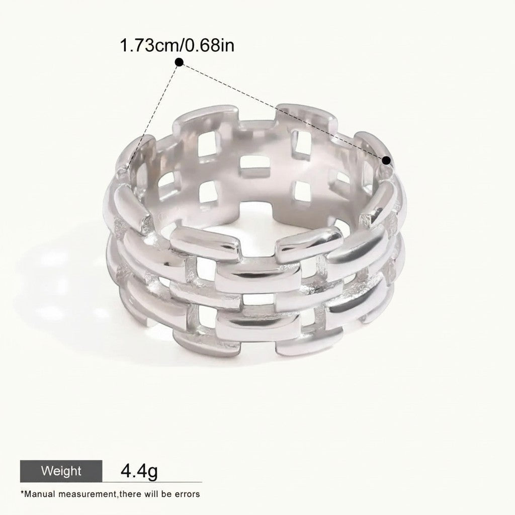 Seraphina Treasures Valora silver-tone metal ring with a modern open link chain design. Waterproof and hypoallergenic.
