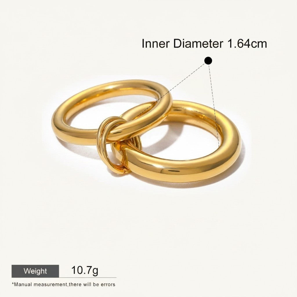 Seraphina Treasures Sybilla gold two-layer ring with knot detail. Glossy finish, thin profile, waterproof and hypoallergenic.
